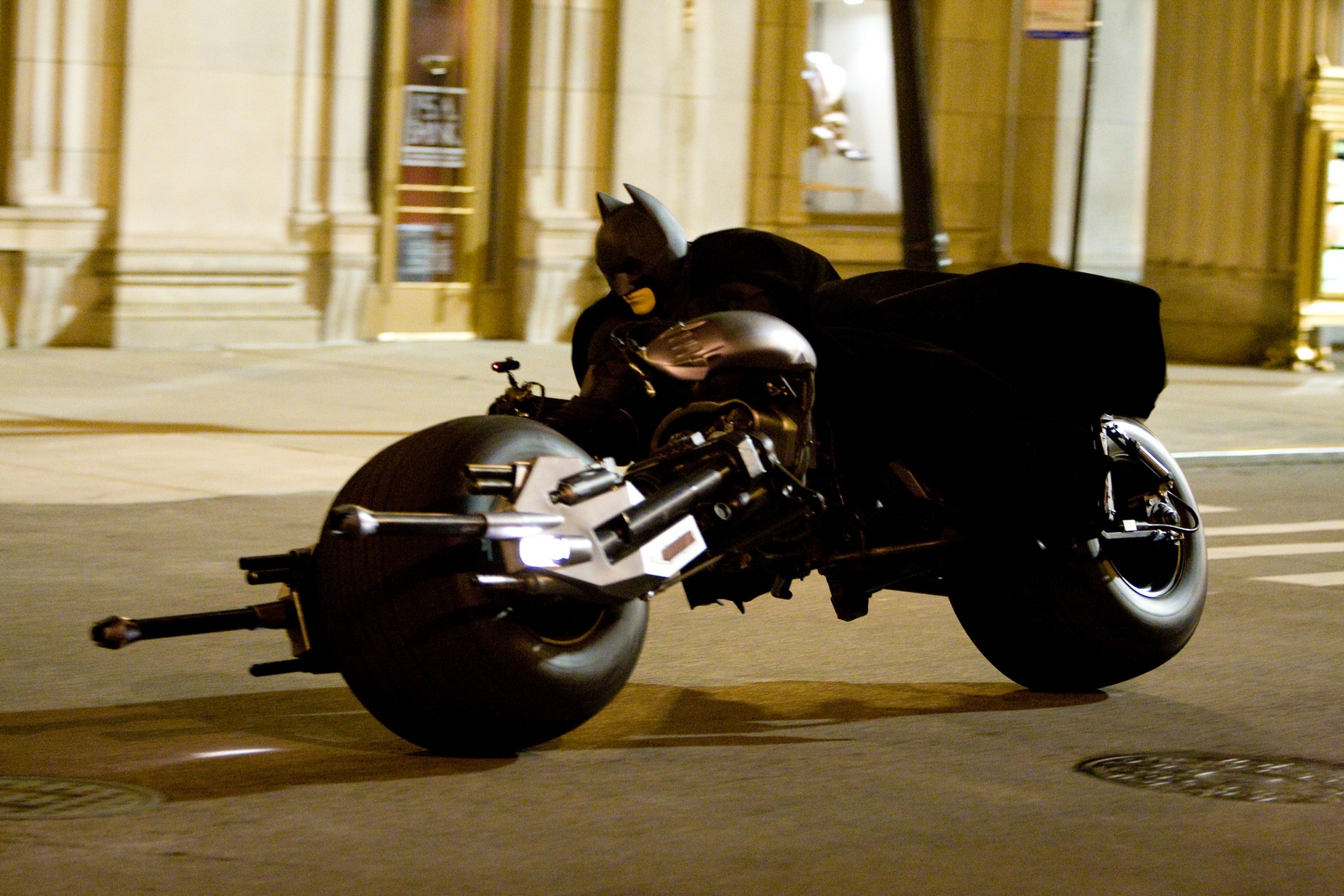 [Image: batman-dark-knight-motorcycle.jpg]
